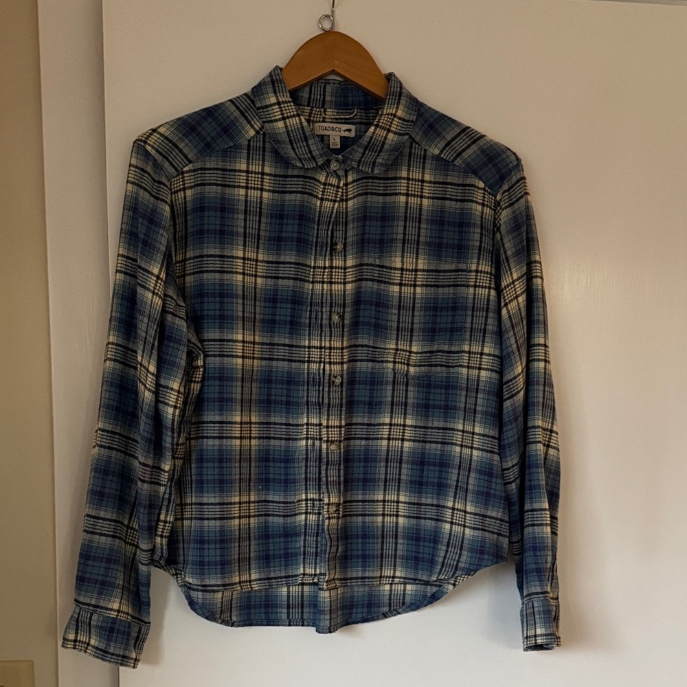 Toad&Co. Navy and Cream Plaid Lightweight Flannel Button Down Shirt